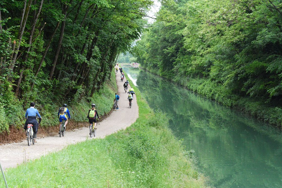 Balade en vélo, le long du canal