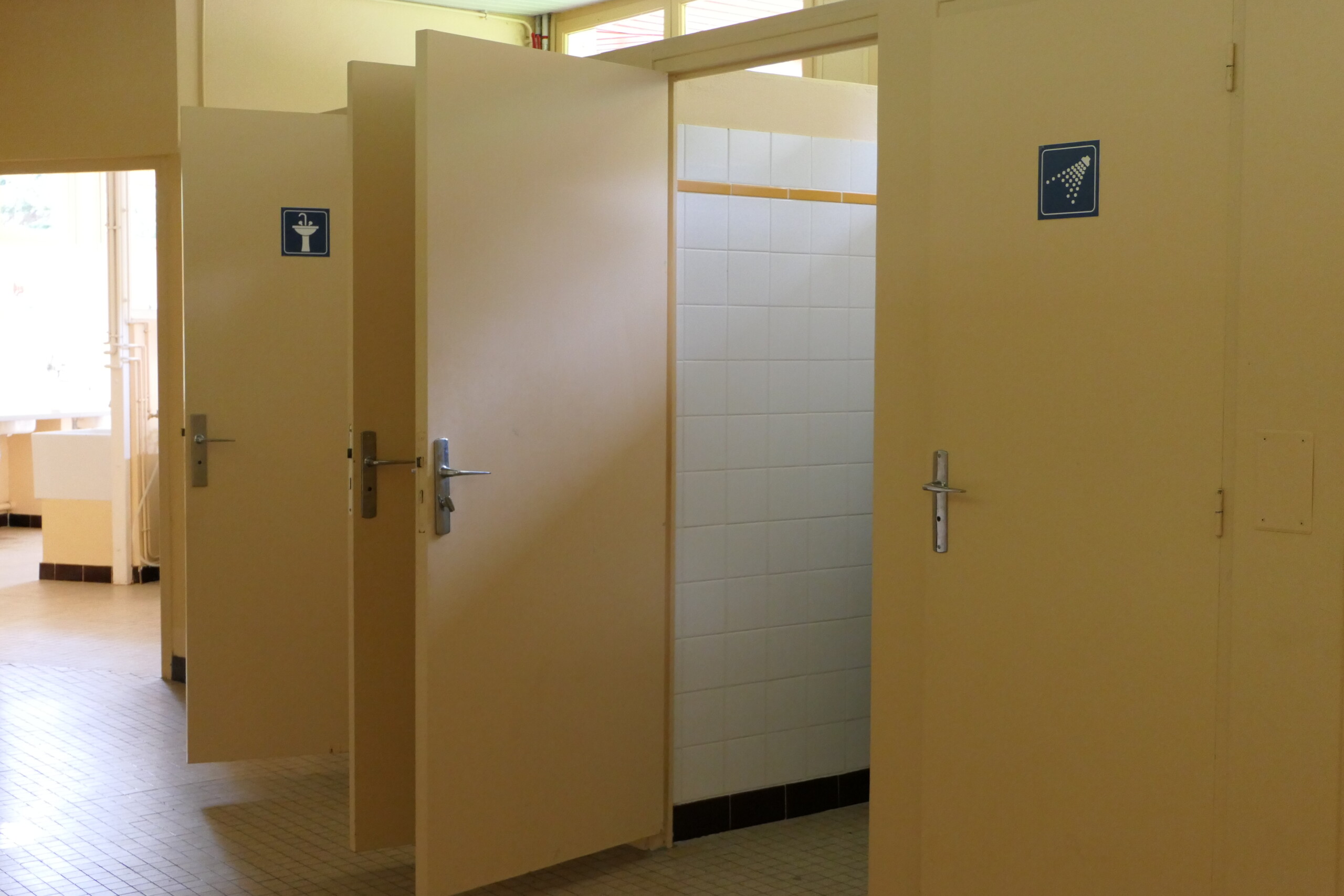 Les douches et sanitaires