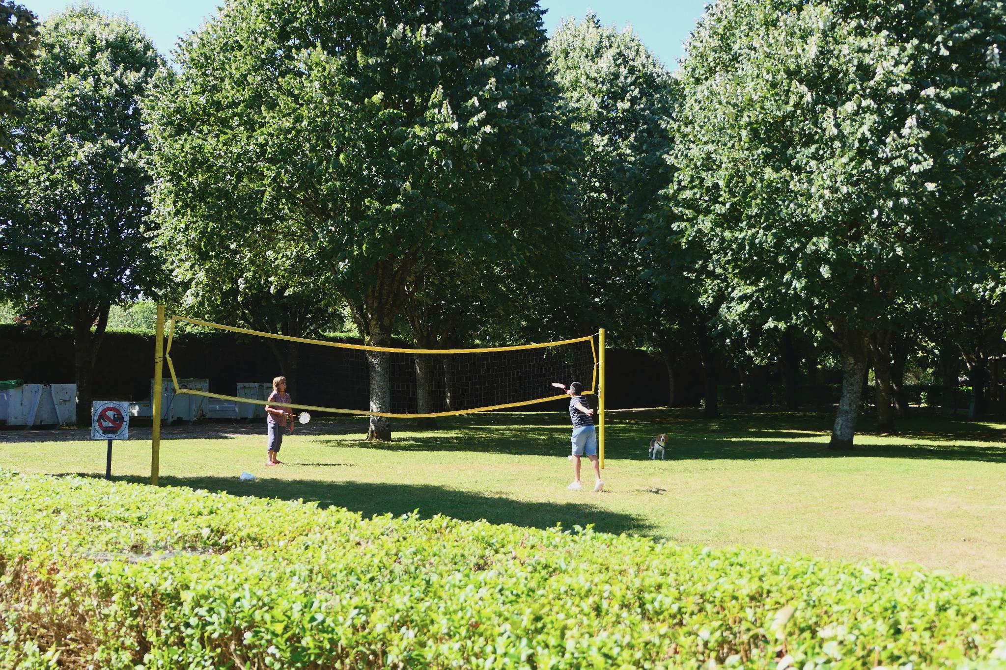 Terrain de badminton - Camping de Montbard