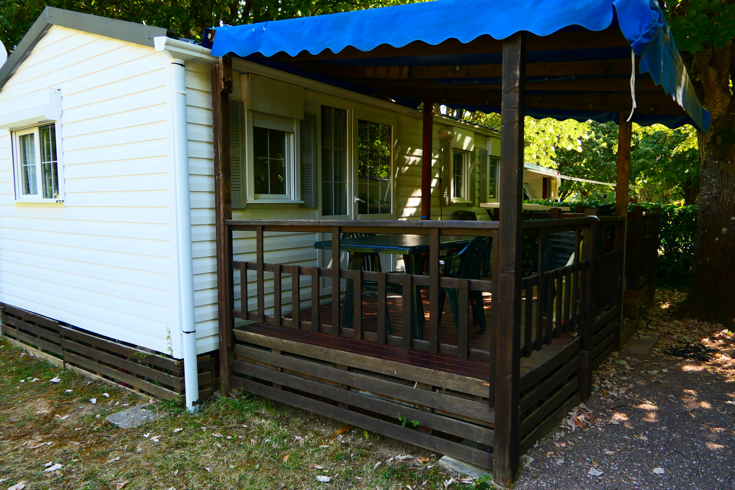 19 chalets discrètement nichés dans un écrin boisé
